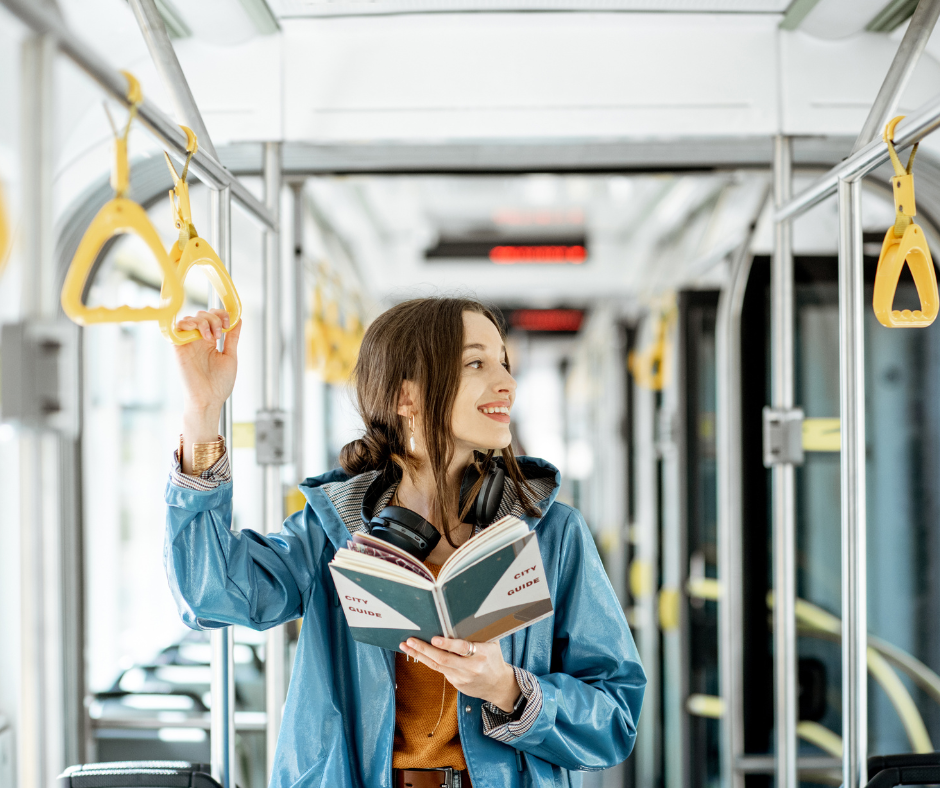 Apprentis-_-les-bons-plans-transport-en-Auvergne-Rhone-Alpes (fille dans bus)